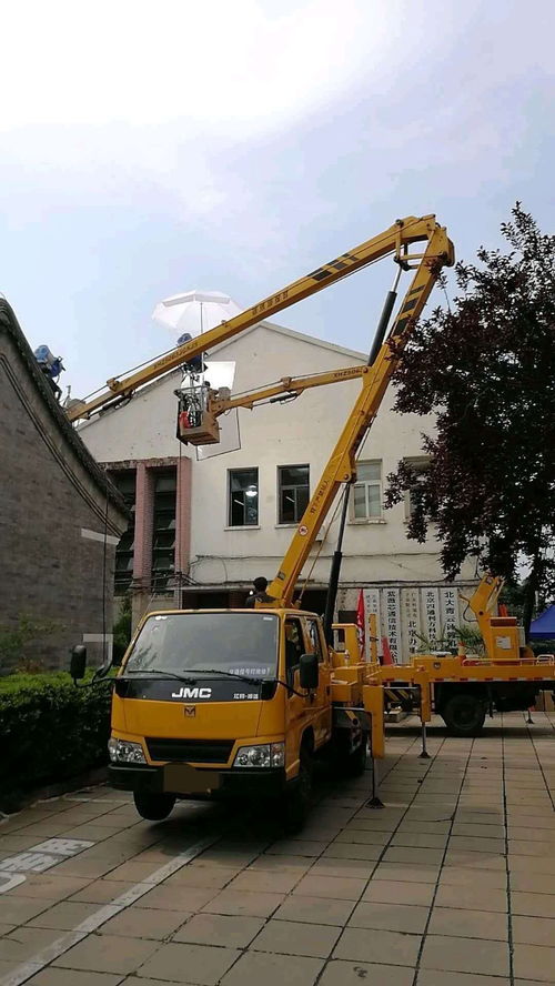 北京朝陽區(qū)高空作業(yè)車與升降車租賃服務(wù) 價格優(yōu)惠，隨車吊配套，專業(yè)高效之選
